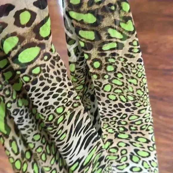 Robert Louis Ladies Blouse - Picture 8 of 9